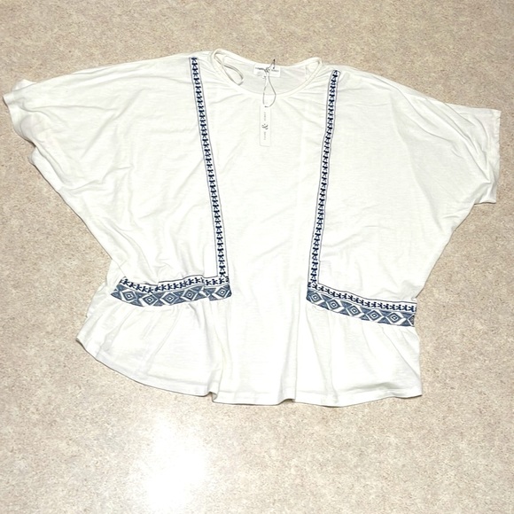 BNWT THYME & HONEY WHITE DOLMAN SLEEVE NAVY BLUE EMBROIDERED TUNIC TOP - Picture 2 of 11